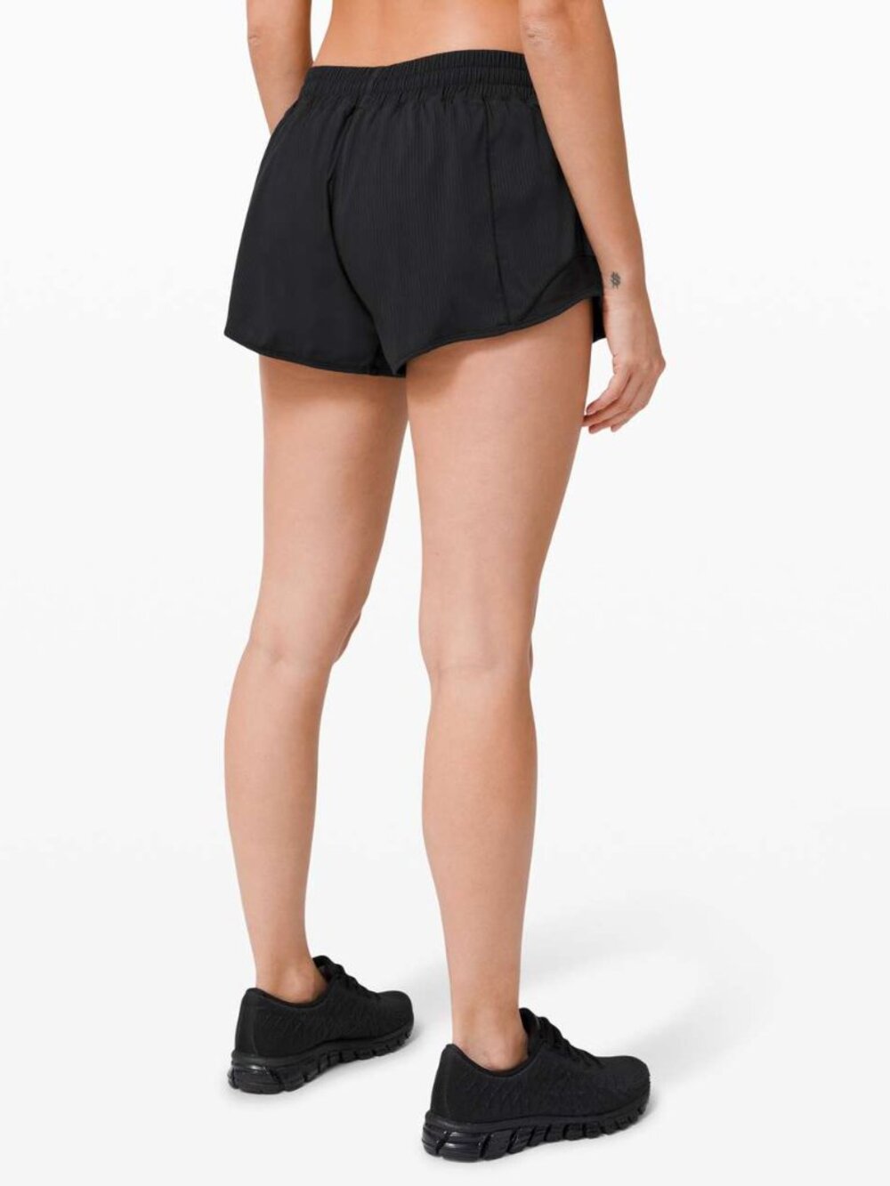 Lululemon Black Hotty Hot Low Rise Short 2.5" size 4